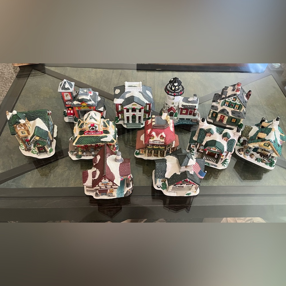 Vintage Cobblestone Corners 2003 Christmas village